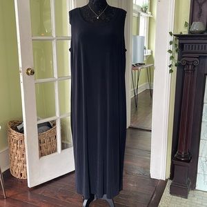 RONNI NICOLE II By OUIDA Black Dress